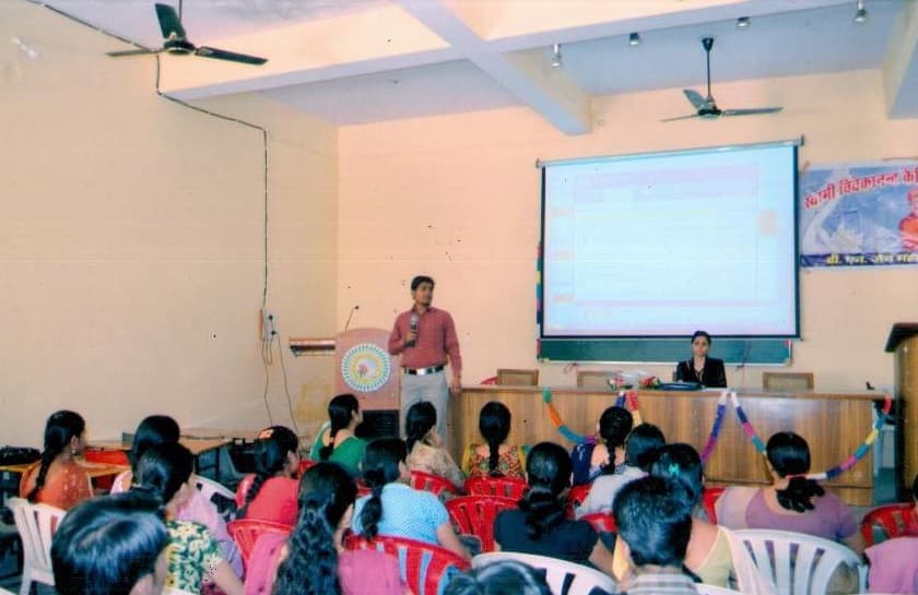 D.N. Jain College Jabalpur Classroom photo 1